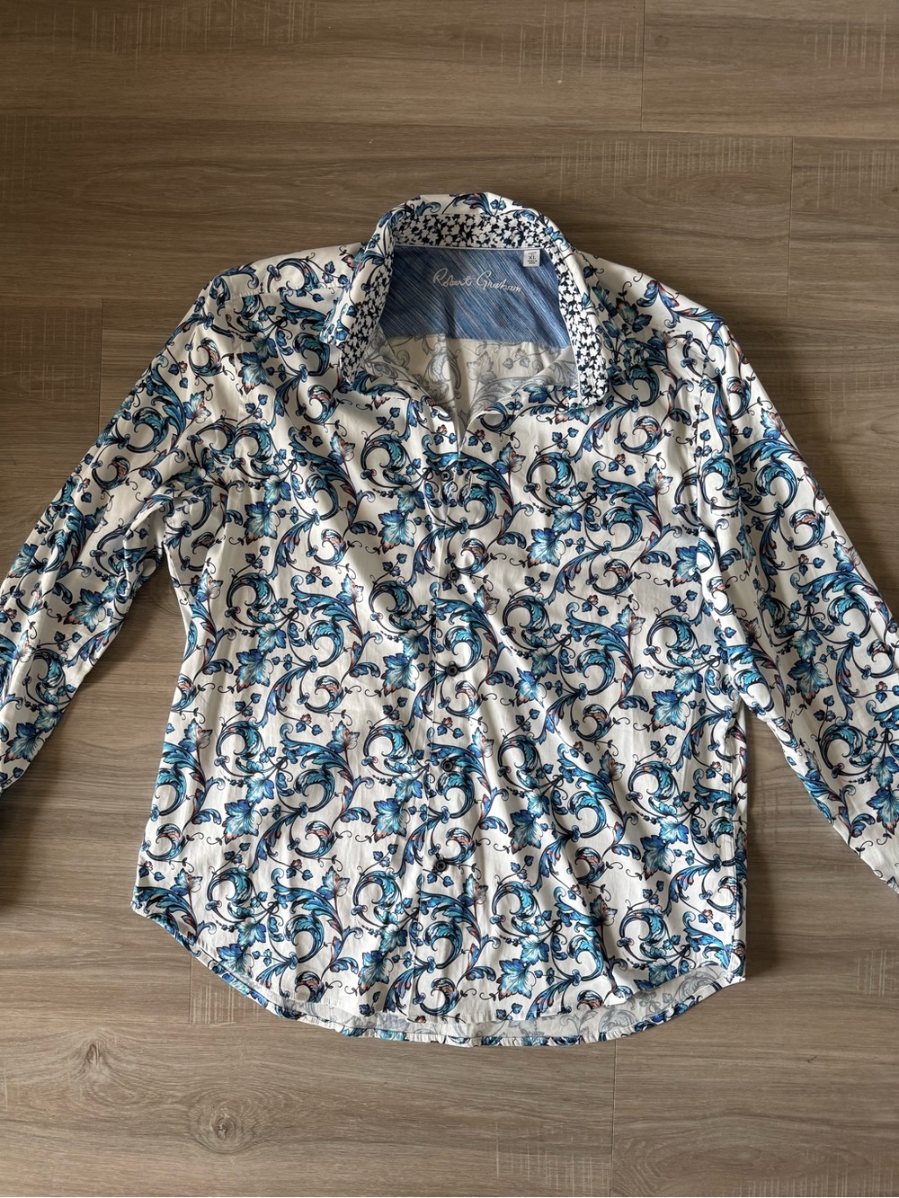 Robert Graham Shirt - Picture 2 of 7